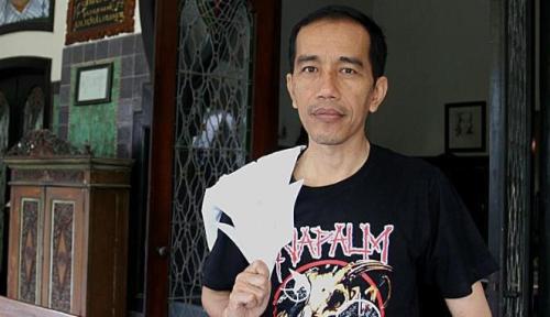 Jokowi dengan pakaian metal